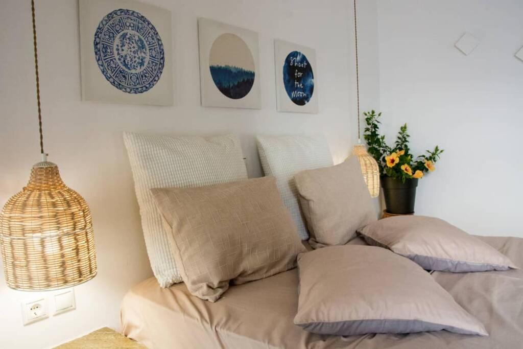 Traditional Cycladic Beauty * Kalloni (Tinos)